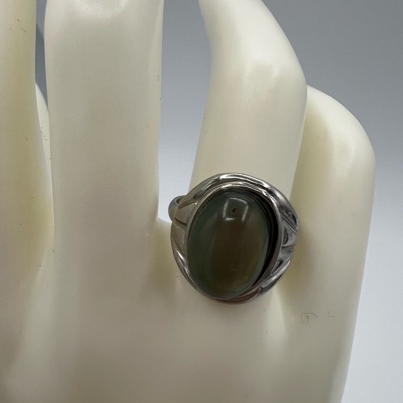 Elegant Silver Ring with Purple Stone Vintagr - Picture 6 of 11